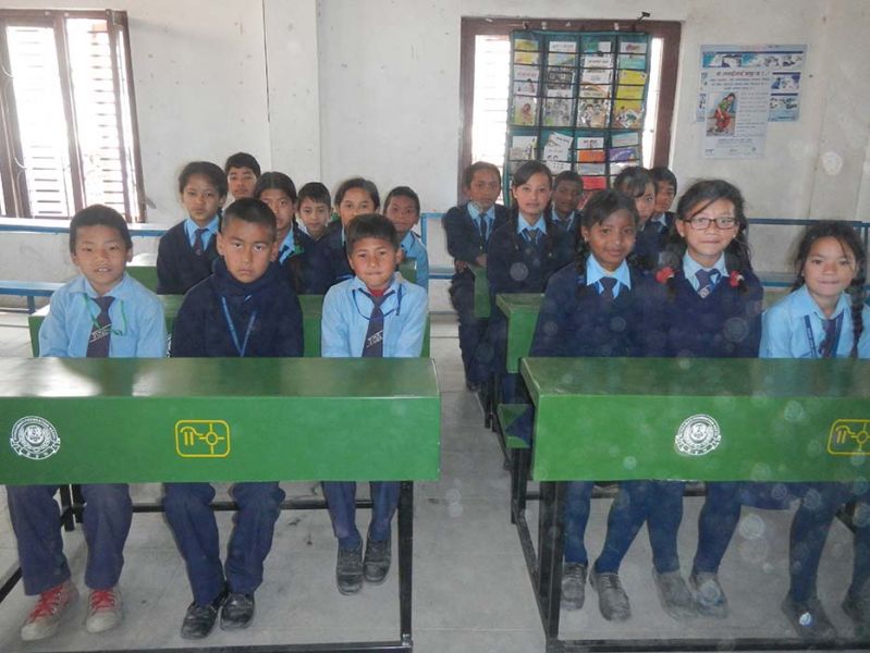 Klassenfoto van de leerlingen in Bungamati